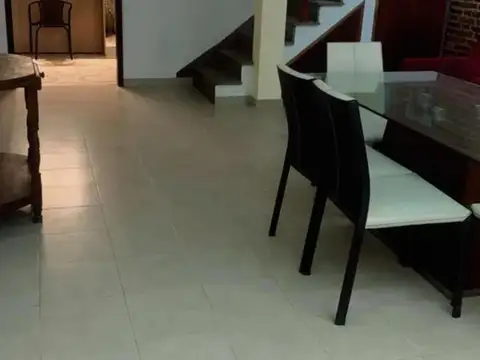 Casa en venta - 3 Dormitorios 3 Baños - Brandsen