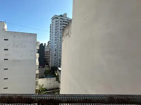 1 amb edificio con piscina y parrilla de uso común.