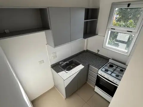 Departamento en Alquiler en Jose Leon Suarez, $ 650.000
