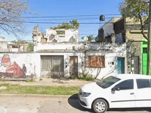 Lote con propiedad a demoler