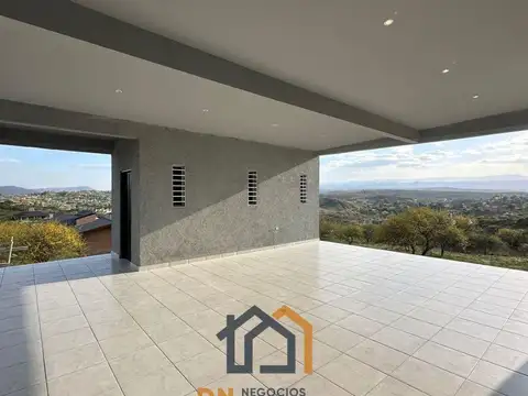 Casa en Alquiler con 2 cocheras