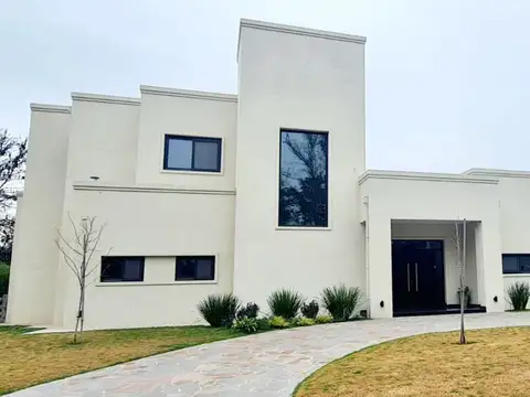 Casa en Venta con 6 cocheras