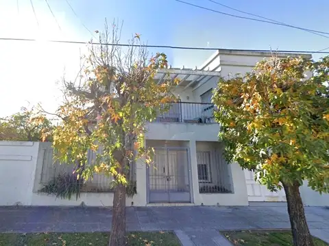 Casa en Venta de Categoría 5 ambientes 6 baños Haedo Norte