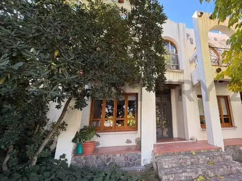 CASA EN VENTA - BARRIO RUCALUE