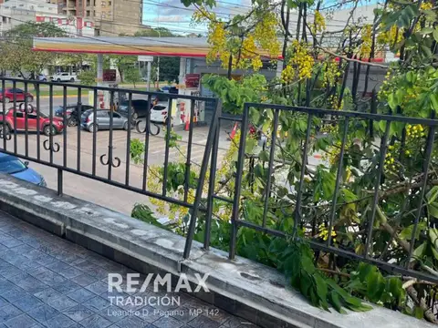 Venta casa + local comercial + deptos- zona unne