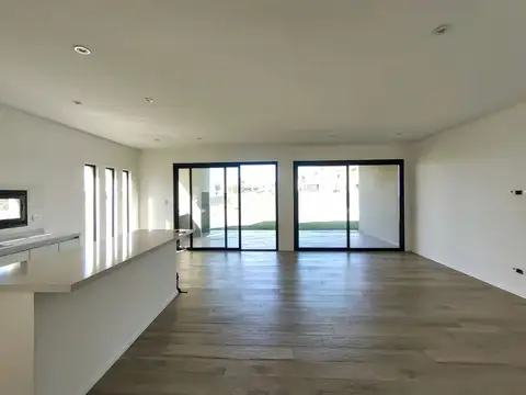 Casa en Venta en Pilar Del Este - Santa Elisa, USD 169.000