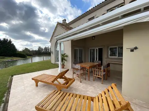 Casa en Alquiler Temporal con 2 cocheras