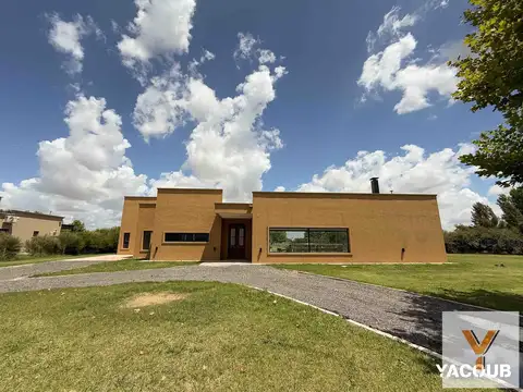 Casa en venta - 4 Dormitorios 4 Baños - 1.750Mts2 - La Plata