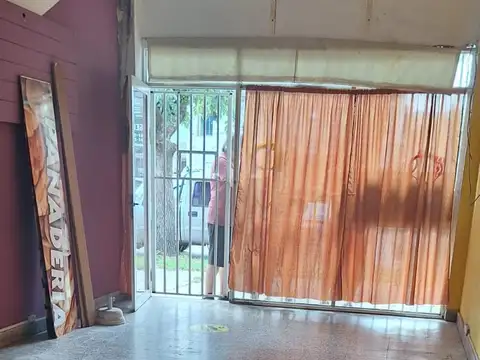 Local en Alquiler en Villa Luzuriaga, $ 400.000