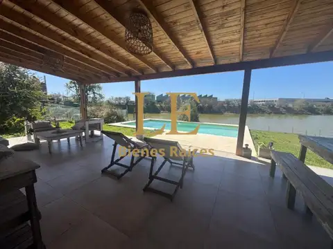 Casa 4 ambientes con 3 baños