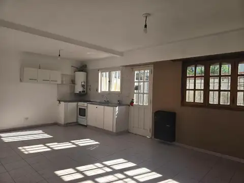 CASA 3 AMB , CON DEPARTAMENTO Y DEPÓSITO. CAISAMAR