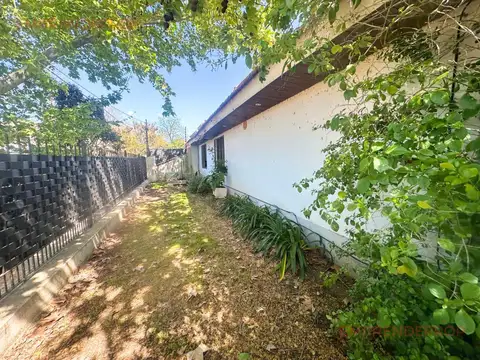 Casa 6 ambientes con 2 baños
