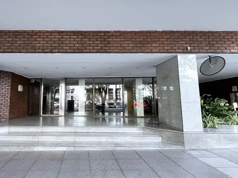 VENTA COCHERA SOBRE CORONEL DIAZ ENTRE JUNCAL Y BERUTI EN BARRIO NORTE