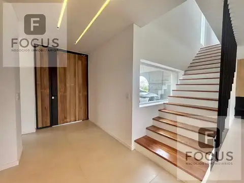 Casa 5 Ambientes Lote 600 mt2 con Jardín y piscina en Ceibos!