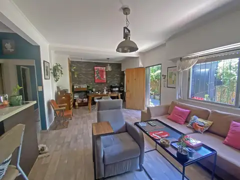 Venta- casa en una planta- 4 ambientes- patio- pileta- garaje - Apto Credito