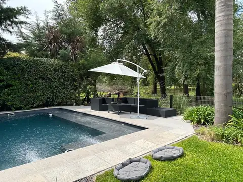 Casa en Venta con 4 cocheras