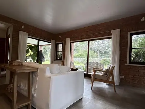 Casa 4 ambientes con 3 baños