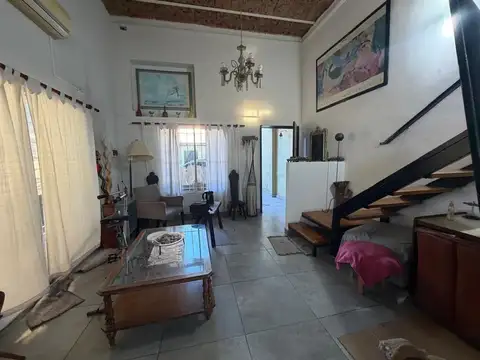 Casa de 5 ambientes  con fondo  en Mataderos