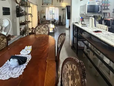 Casa de 5 ambientes  con fondo  en Mataderos