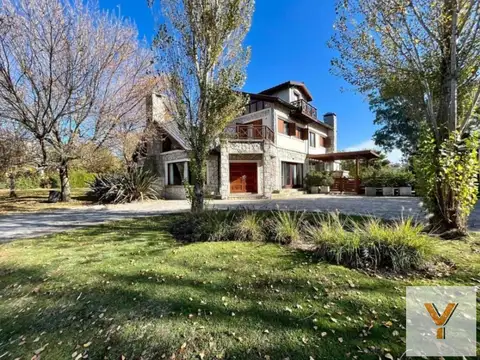 Casa en venta - 5 Dormitorios 3 Baños - 1.000Mts2 - Mar del Plata