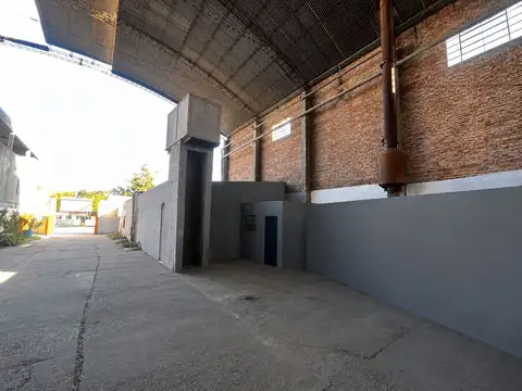 SE ALQUILA GRAN GALPON EN SANTA FE