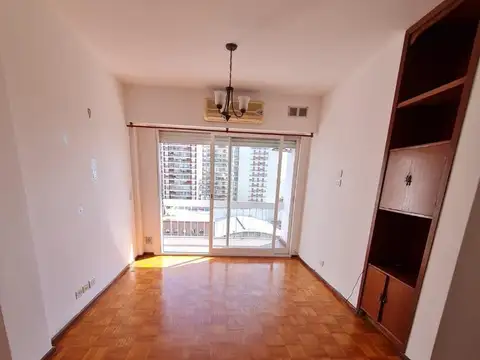 Av. Mitre 5800, Piso 8