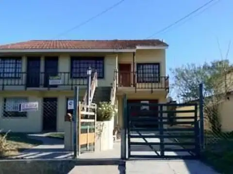 Venta en Block 1 casa y 3 departamento + 2 dtos mas a termin