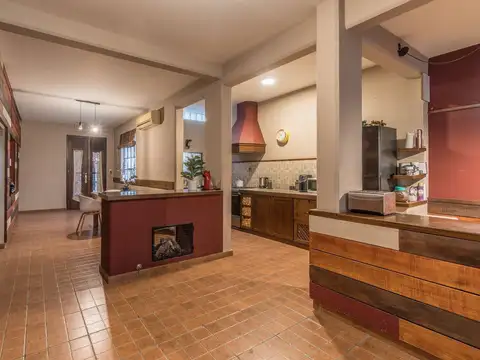 Casa 4 ambientes con 2 baños