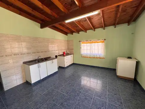 Casa 4 ambientes venta Castelar Moron