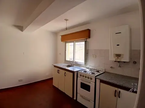 Departamento en alquiler cerca de la Plaza Independencia y zona tribunales.