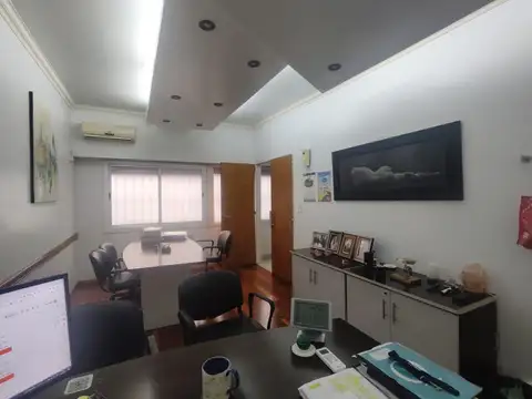 VENDO OFICINA DE 117 M2 AL CONTRAFRENTE EN EXCELENTE ESTADO. BARRIO NORTE