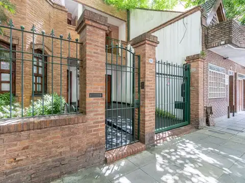 Casa - A m Parque Centenario - Jardín - Cochera