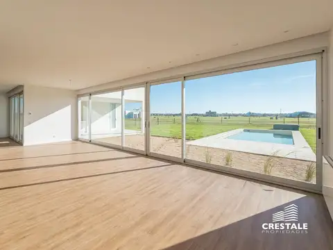 Casa en Venta con 3 cocheras