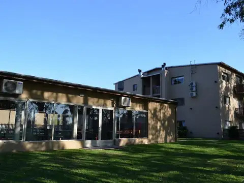 Hermoso Monoambiente con Jardin y Estacionamiento - APTO CREDITO