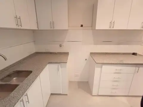 Oficina en Alquiler al Este