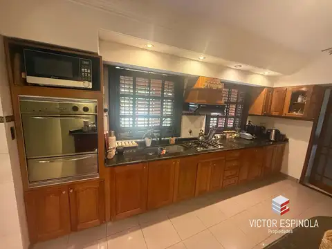 Venta Casa 6 Ambientes en Villa Bosch | Frente a plaza y a 2 cuadras de la estación
