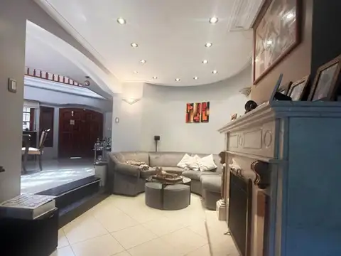 Casa en Venta con 4 cocheras