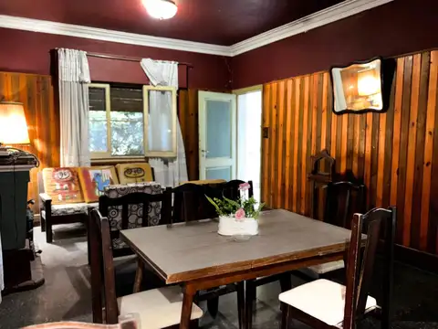 Casa 7 ambientes con 2 baños