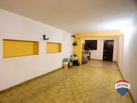 Casa 5 ambientes con 2 baños