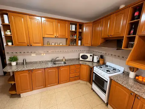 Oportunidad casa a la venta en barrio alberdi
