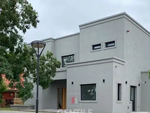 Casa de 4 ambientes en el barrio El cantón - islas - Venta
