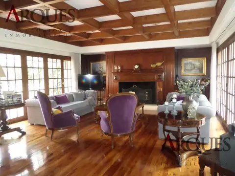 Casa en Venta con 2 cocheras