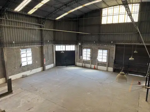 Galpon en Alquiler 23  mts Frente