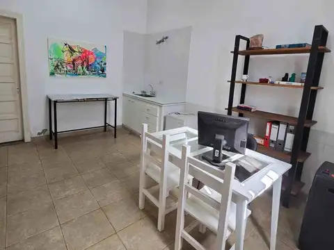 Casa 6 ambientes con 2 baños