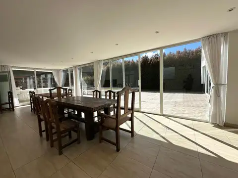 Casa 4 ambientes con 3 baños