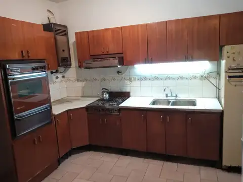 Venta de 2 casas y un departamento ( al fondo)