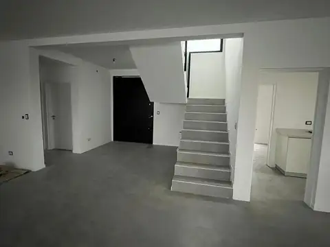 Hermosa Casa A Laguna En Canton