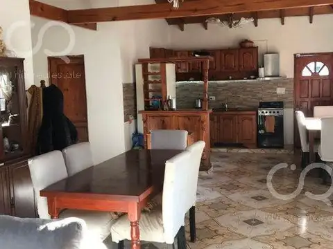 Casa 5 ambientes con 2 baños