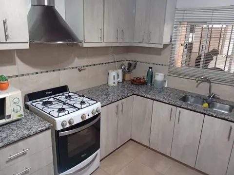 Casa 5 ambientes con 2 baños