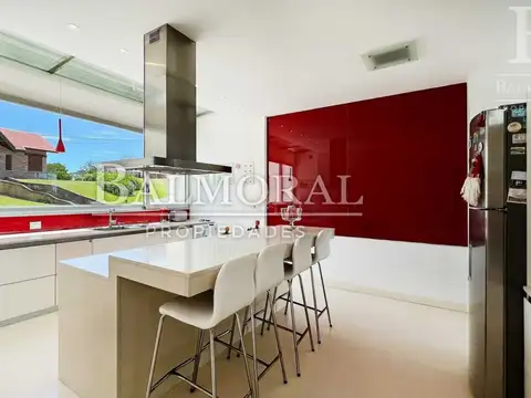 Casa en Alquiler - Pinamar, Zona Centro. / REF: 8974